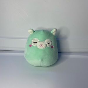 Squishmallow lama